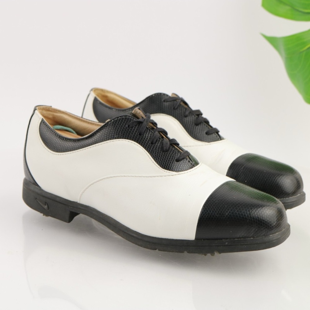 Women’s Nike Golf Spectator Oxford - Size 6